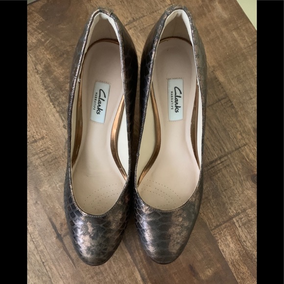 Clarks Shoes Clarks Metallic Pumps Sz 85 Poshmark